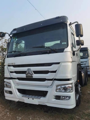 سينوتروك HOWO المستخدمة للجرار الثقيل للشاحنة رأس المقطورة 6 * 4 2018 371-375HP ISO المعتمد