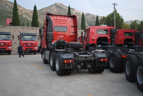 المدفوعات الآمنة سينوتروك هوو 6X4 شاحنة جرار 371HP / 420HP شاحنات صينية ثقيلة
