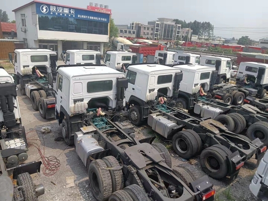 عجلة القيادة 6 × 4 يد ثانية 10 عجلات شاكمان سينوتروك HOWO 336-380HP شاحنة تيبر تومب