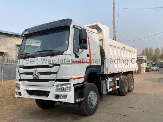سياسة الاسترداد سينوتروك HOWO شاحنة القمامة 371HP 25-30 طن تحميل 5.4m ناقل التحويل اليدوي